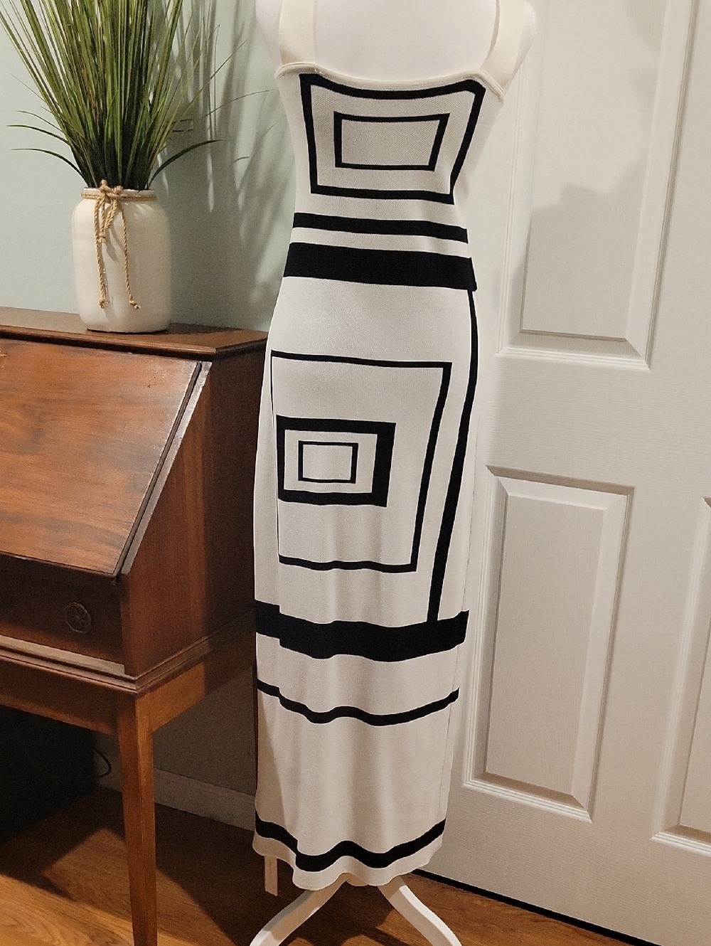 Commense Sleeveless White Maxi Dress with Black Geo Stripes - Picture 5 of 6